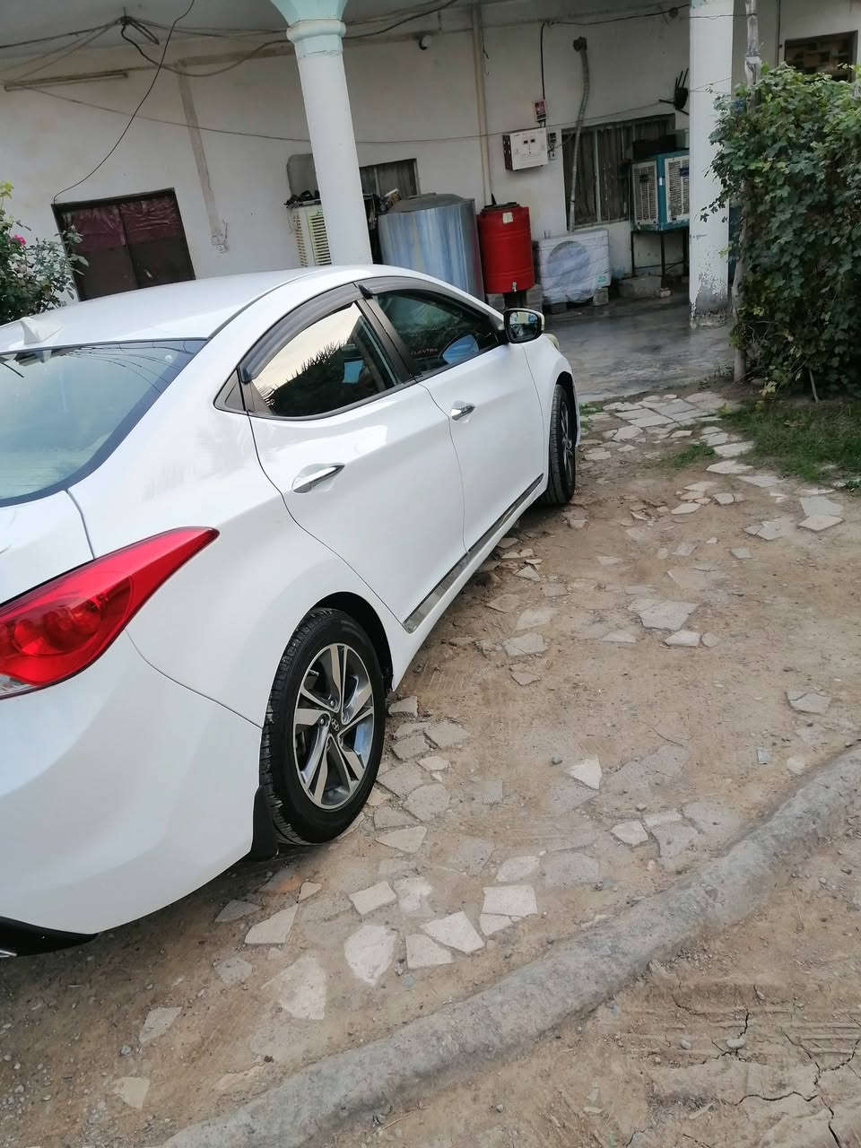 النترا موديل 2014 خليجيه رقم ديالى بسمي
السياره مانقصها اي شي كامله من الصدر والحداديه  تخم تايرات كلشي مانقصها 
بيها باب السايق مصبوغ وربع من جامرولخات بيهن مصبوغات السونر موجود وياه الصور
السعر 110$
رقم التلفون ***********
