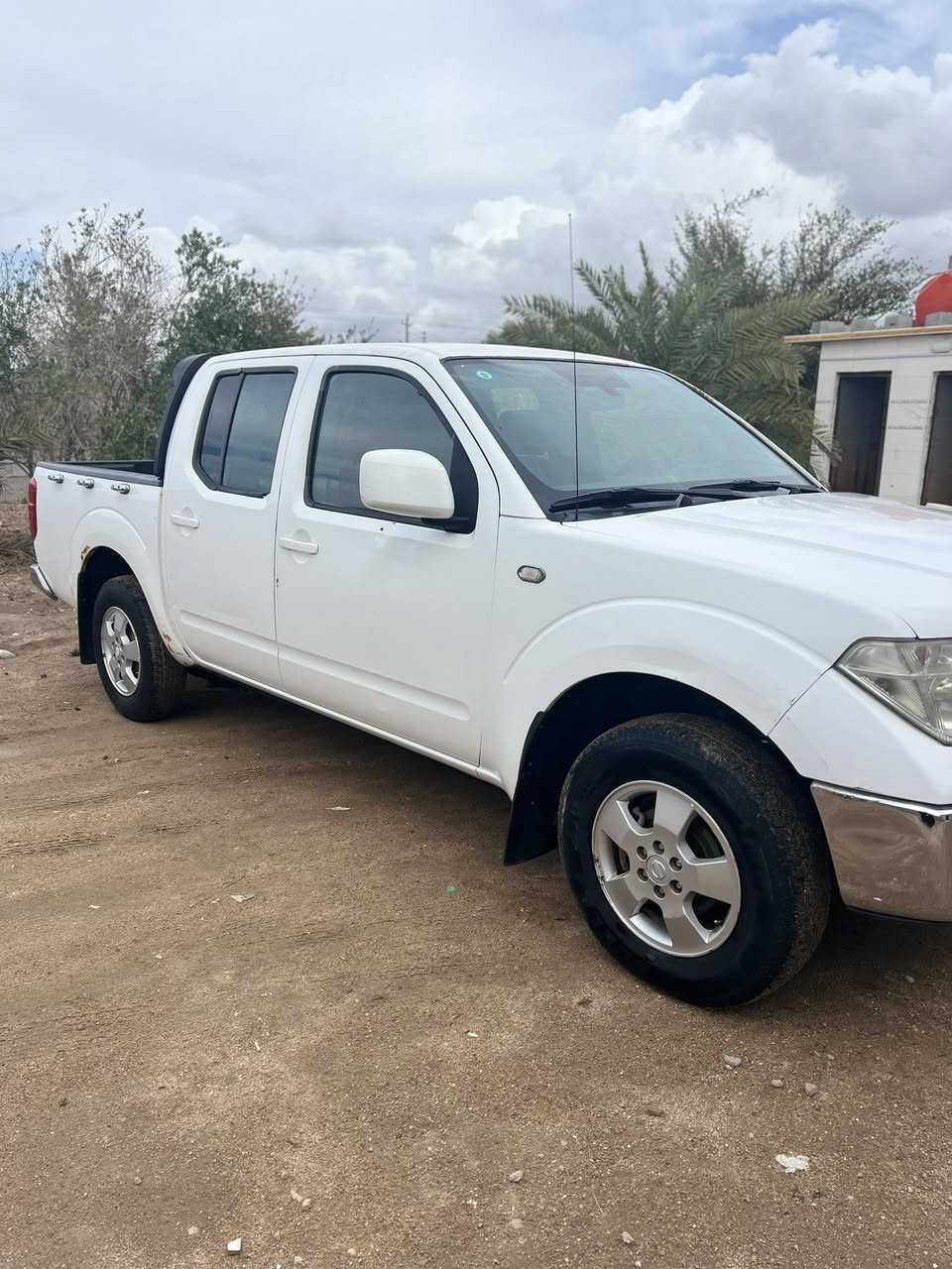 للبيع نيسان نافاره مديل 2009 رقم بصرة جديد سنويه بسمي لل2031 سياره جاهزه ما بيهه أي نقص مكفوله من ضربه وصبغ مكان البصرة النشوه سعر 85 ورقة وبي مجال قليل جدا ***********
