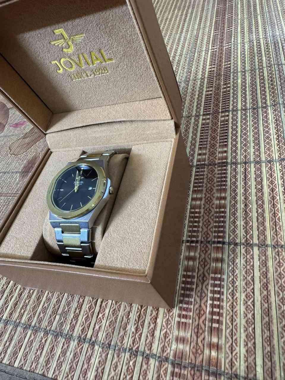 سلام عليكم ساعه  للبيع السعر 50وبيه مجال للشراي الرقم *********** العنوان بغداد الحبيبيه
