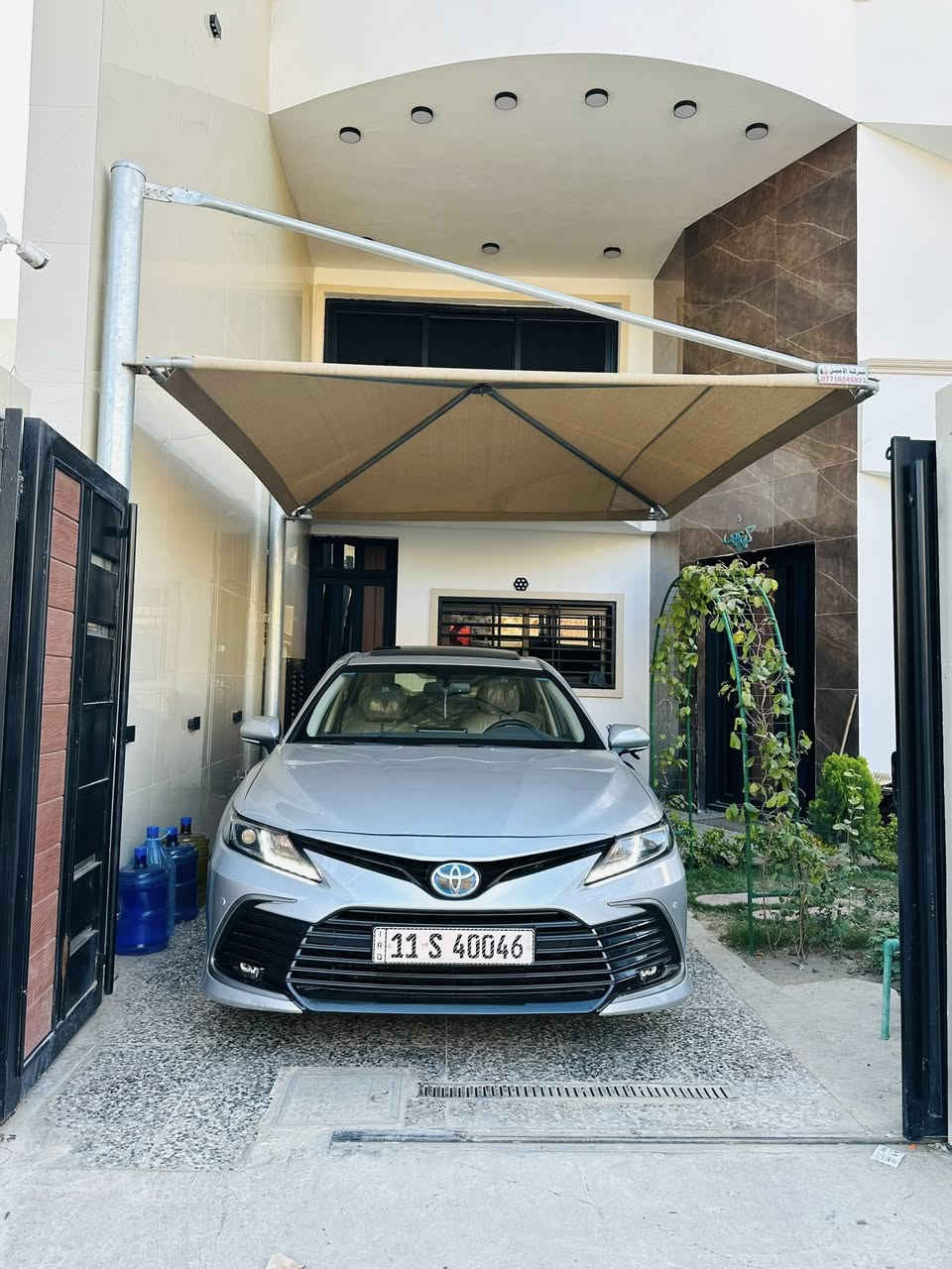 السلام عليكم 
كامري للبيع موديل ٢٠٢٣ خليجيه وكاله عبداللطيف جميل مكفوله من الصبغ فقط بارد شي بسيط 
رقم بغداد باسمي 
السعر ٢٢٧٠٠$ يعني ٢٢٧ ورقه وبيها مجال 
مكان السياره بغداد / حي الاعلام 
للاستفسار ***********
