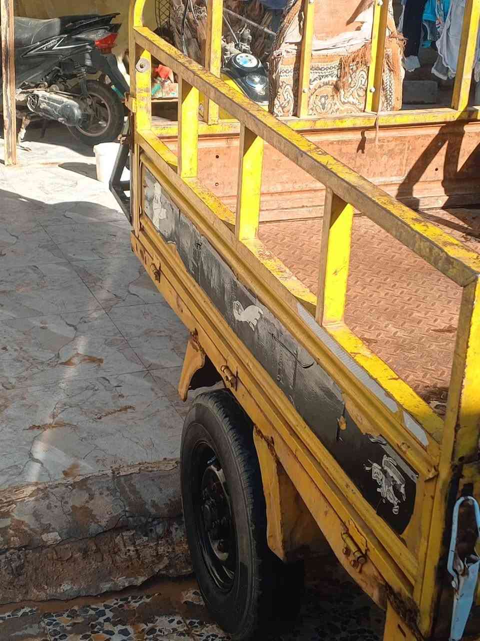 سلام عليكم ستوته ام تي ار اوراق يعني اصوليه بدي محبب قوي تخم تاير جديد دبلات جدد كهربائيات كله شغاله من طول لطول نكره سلف محرك توه جفته أوراقه بسمي اكسن همر يعني حمل 4طن بهل ركبه شوفه عينك تجي كلب وليرضي الله حلا العالم لاتكسر بي +كراسي تفصال 
سعر 1100 مليون وميه وبيه مجال ***********
