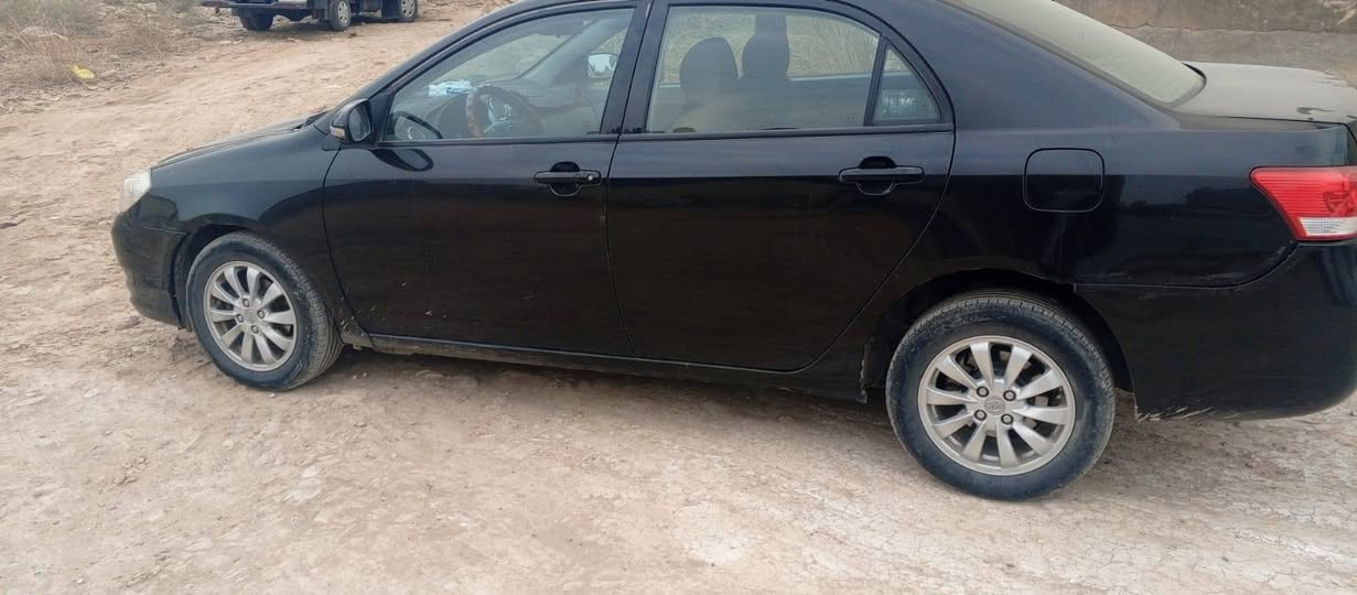 سلام عليكم بي وايدي جي ثري موديل 2016 ربع باب صبغ بيها سعر 68 بيها مجال حك جيه عنوان دوره ***********
