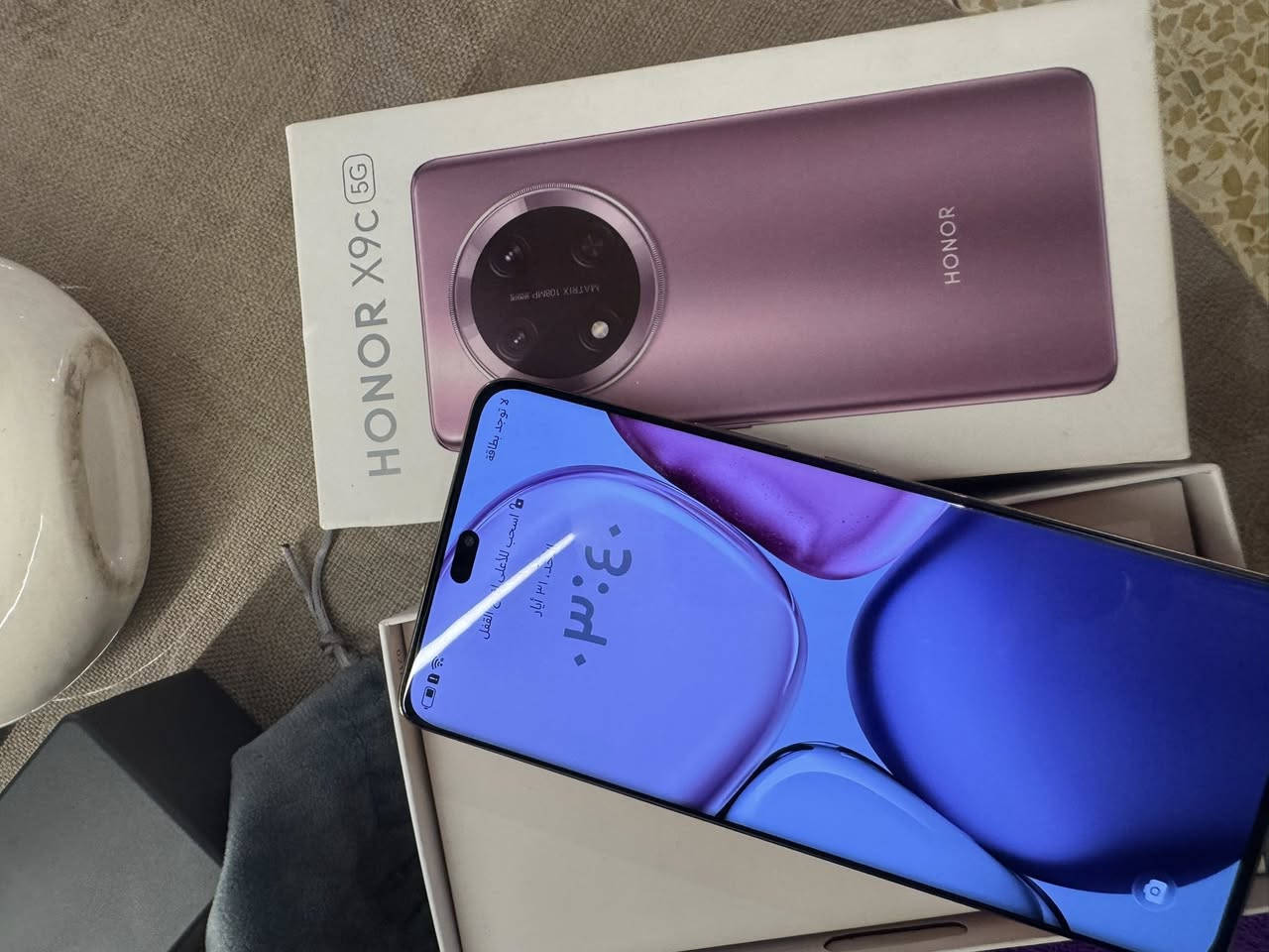 350هونرx9c نضافة 100 استخدام قليل بعده بلضمان كامل ملحقات الذاكرة 256GB يرهم مراوس بساعه ابل جيل 10
الرام 12GB 
المعالج Snapdragon 6 Gen 1
شاشة منحنية 
بصمة بالشاشة 
تردد الشاشة 120Hz
كاميرا 108MP
بطارية 6600mAh
بشحن سريع 66 واط
جهاز معروف بمواصفاته القوية
مقاوم للماء 
مقاوم للكسر 
والرام 12+12


**إذا كنت صاحب هذا الإعلان وتريد حذفه لأي سبب، رجاءا أرسل رسالة إلى الدعم الفني**