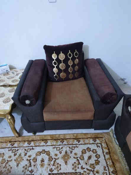 تخم 8 مقاعد للبيع سعره 125 مكان شهداء شارع الاطلال للاستفسار الاتصال على الرقم ***********
