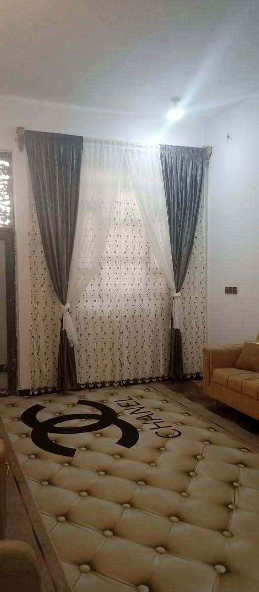 دار للبيع يتكون من غرفتين وصاله وديوانيه مناور ثنين مطبخ حار وبارد بناء جديد كونكريت مساحه 200م العنوان ابو الجوزي ام قريب للشارعين الداخلي والخارجي السعر 85 قابل للتفاوض الرقم *********** يتوفر واتساب
