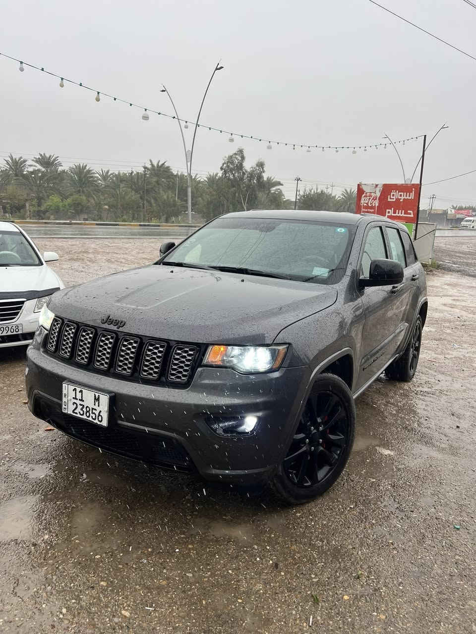 السلام عليكم سيارة جيب للبيع 2017 كشن كهربائي تتفاء وتبريد شاش جبير صندوك كهربائي سيارة حلوة ونضيف رقم هو موصفات الجيب معروف رقم بغداد مكان ديالى رقم الهاتف ***********
