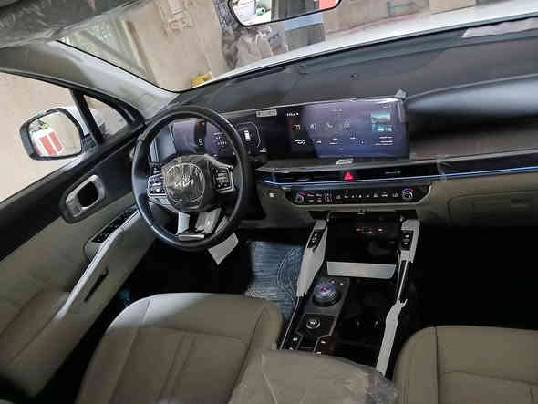 السلام عليكم
سورنتو خليجي 
موديل 2025
6 سلندر 3.5
زيرو كفاله عاملة 
وكاله الدوليه 
رقم أربيل الانكليزي 
السياره داخله بالضمان 
فول مواصفات عدا البانوراما 
داتا شو . تبريد تدفئة كشن
اربع كامرات محيطيه .كشنات جلد ابيض 
ماشيه 17 الف 
مكاني البصره 
السعر 365 $ 
الرقم :***********
