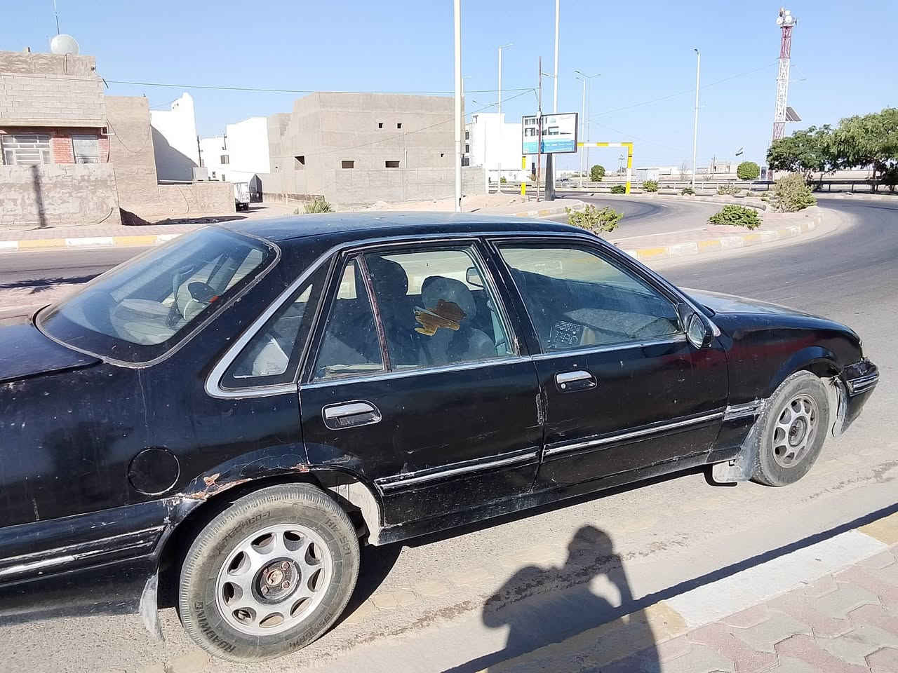 السلام عليكم برنس للبيع موديل 1995 تبريد شغال كشرها نظيف تايراتها جدد دسكات  مسجل بلوتوث بس بيها البك بي تاخير شويه بس ترجع عادي كير اوتماتيك رقم الانجليزي الجديد سنويه لل2027 السعر 32 وبيها مجال العنوان الرمادي كورنيش الحوز للاستسفسار ***********
