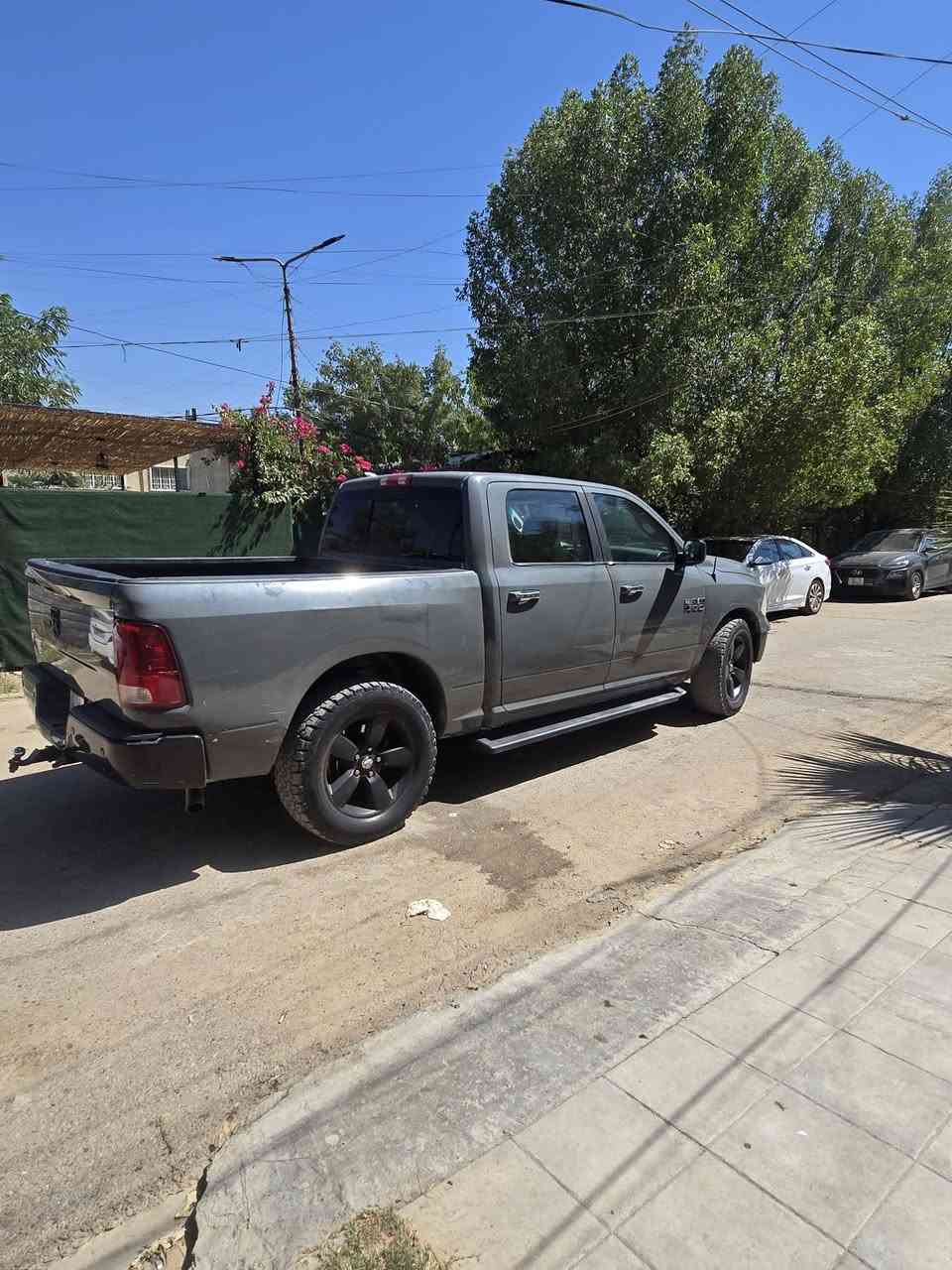 سلام عليكم
السعر 150 وبيهه مجال بسيط
للبيع صبغ عام حادثهه ٤ قطع بدون دواخل او ضرر بالشاصي 
بك هورن موديل 2016 فور ويل 6سلندر وباقي باب طويل بدي قصير 
مكان بغداد 
***********
