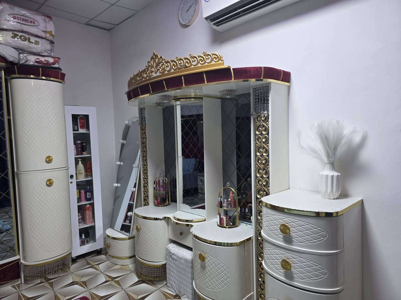 غرفه اخشاب ملكي نظيفه اخذته 5 مليون بوقته 
حالين اريدها 2 مليون نهايته العنوان بابل الاسكندريه


**إذا كنت صاحب هذا الإعلان وتريد حذفه لأي سبب، رجاءا أرسل رسالة إلى الدعم الفني**