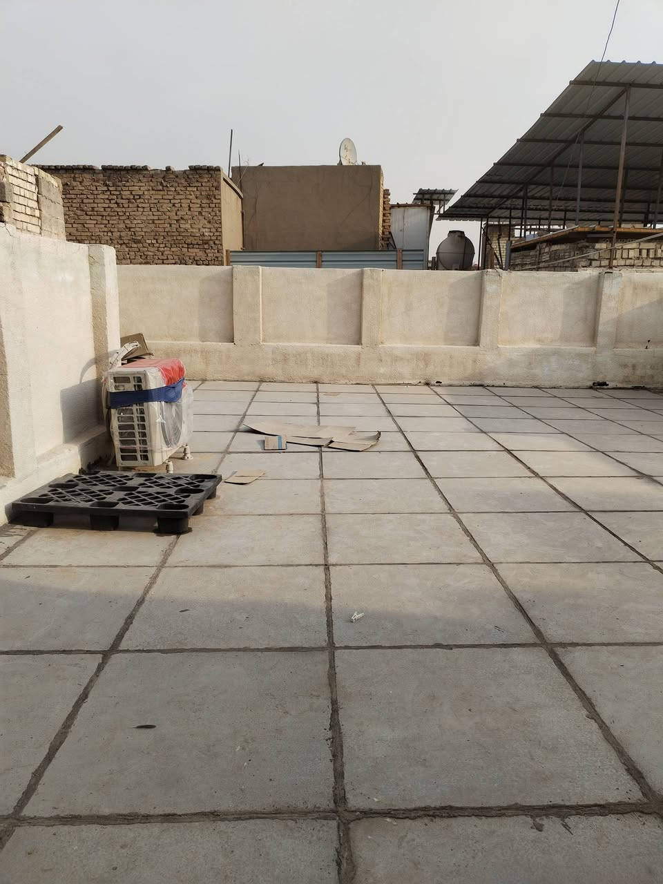 السلام عليكم دار للبيع طابو ملك صرف في منطقة الشواكة قرب التقاعد العامة مساحة ١١٢متر اربع غرف نوم ترك عدد ٢ سعر ١٧٥ و قابل للتفاوض باقي التفاصيل الاتصال على الرقم ***********
