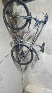 بايسكل للبيع مابي شخط واحد بس بلدي اصلي سعر 120و بي مجال للتواصل 07763...