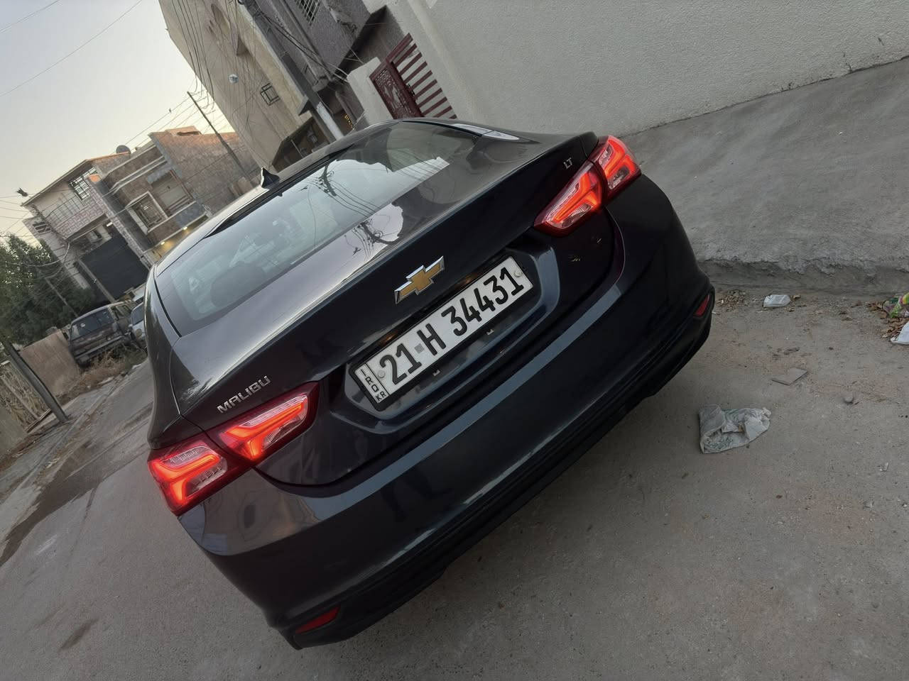 سيارة ماليبو  Lt 
موديل ٢٠٢١ 
وارد امريكي 
ماشية ١٤٠ الف كيلو متر 
رقم سليمانية انكليزي بأسمي
حادثها بنيد و جاملغ  ما واصل للشاصي و لا للغود و لا للمحرك فقط الراديتر ضرر بسيط بي  و متبدل براديتر مكثف ملائم لاجوائنه بالصيف ( انسى الحماوه )
السياره بيها شخوط على الابواب تخريب 
مواصفاتها 
تبريد  و تدفئة قطعتين 
تدفئة مقاعد امامية
كشن السائق كهربائي
اضواء خلفية LED  و باقي مواصفات الماليبو معروفه
المحرك بحالة ممتازه نوع الدهن acdelco الاصلي من ورشه الساير
الكير بحالة ممتازه 
السياره ماشامه ابد ريحة البانزين العادي بس محسن بدون دوانص او تنقيص بالدهن 
الصدر بحاله ممتازة  
سعرها ١٢٠ و بيها مجال 
رقم الموبايل ***********
مكاني بغداد - حي الجهاد او حي الجامعة
