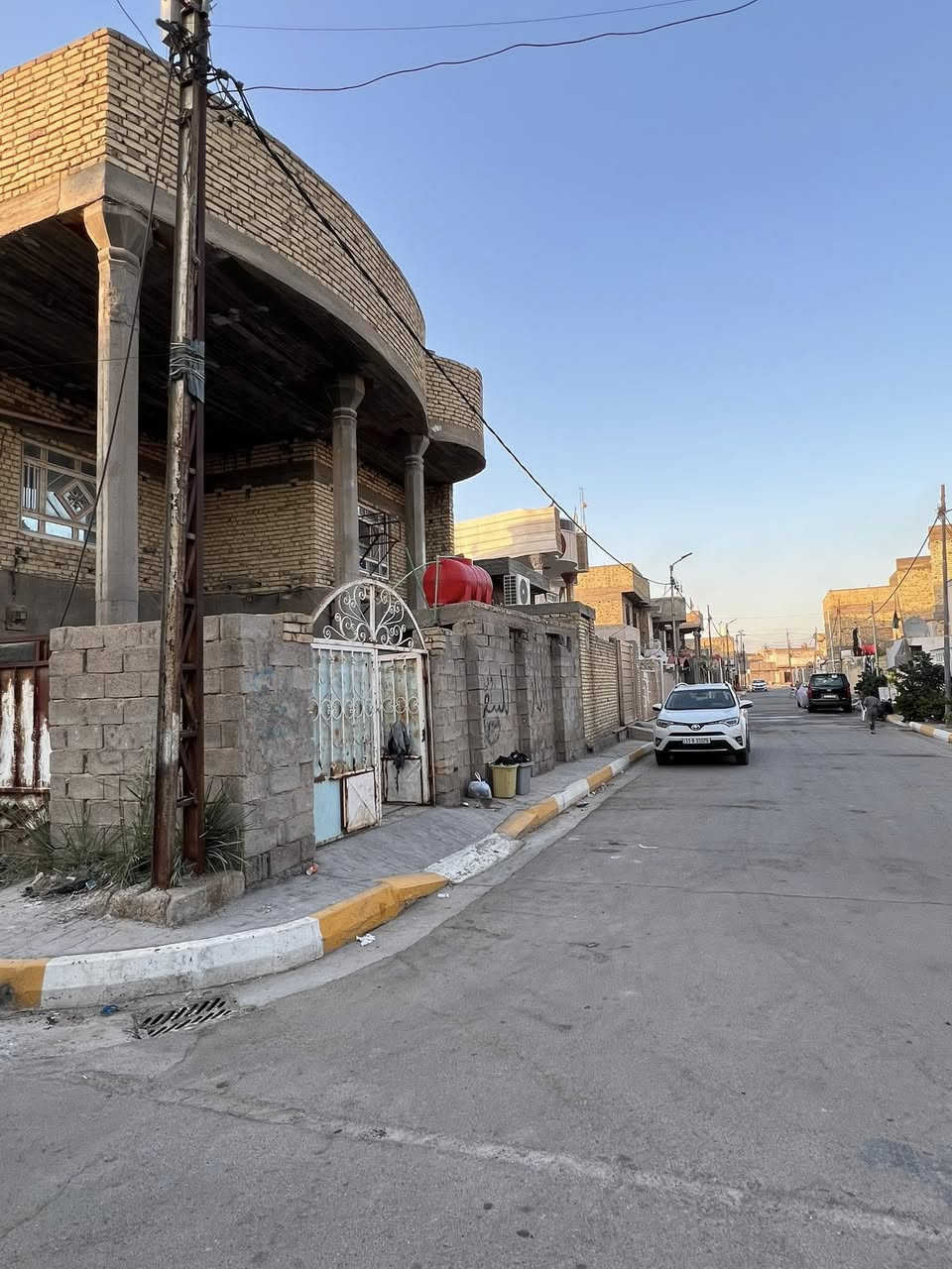 🏡 دار سكني للبيع – طابو صرف
📍 واسط – النعمانية
📐 المساحة: 200 م²
⭐ موقع مميز

🔹 6 غرف نوم
🔹 غرفتان في الطابق الأرضي
🔹 4 غرف في الطابق العلوي
🔹 مناسب للعوائل الكبيرة

للاستفسار والاتصال:
📞 ***********

العمدة للعقار
عماد الشمري
