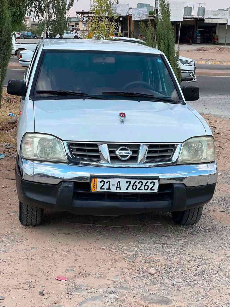 نیسان مۆدێل 2007 ناو سور
سەنەوی تازەیە 

بۆیاخی نیە ساردی هەیە 

مەکینەی کراوەتەوە بێ عەیبە

موشتەریت تەلەفونکە بکە

***********
