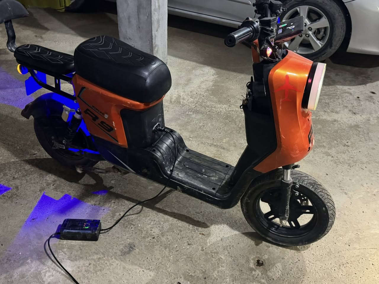 بعد السلام 
موطور شحن للبيع. R9
مستخدم نضيف  شوفت عينك 
السعر ٣٥٠ وبيه مجال اتصال وبيك خير وتدلل 
ما متواجد عل الفيس 
فقط اتصال 
***********
