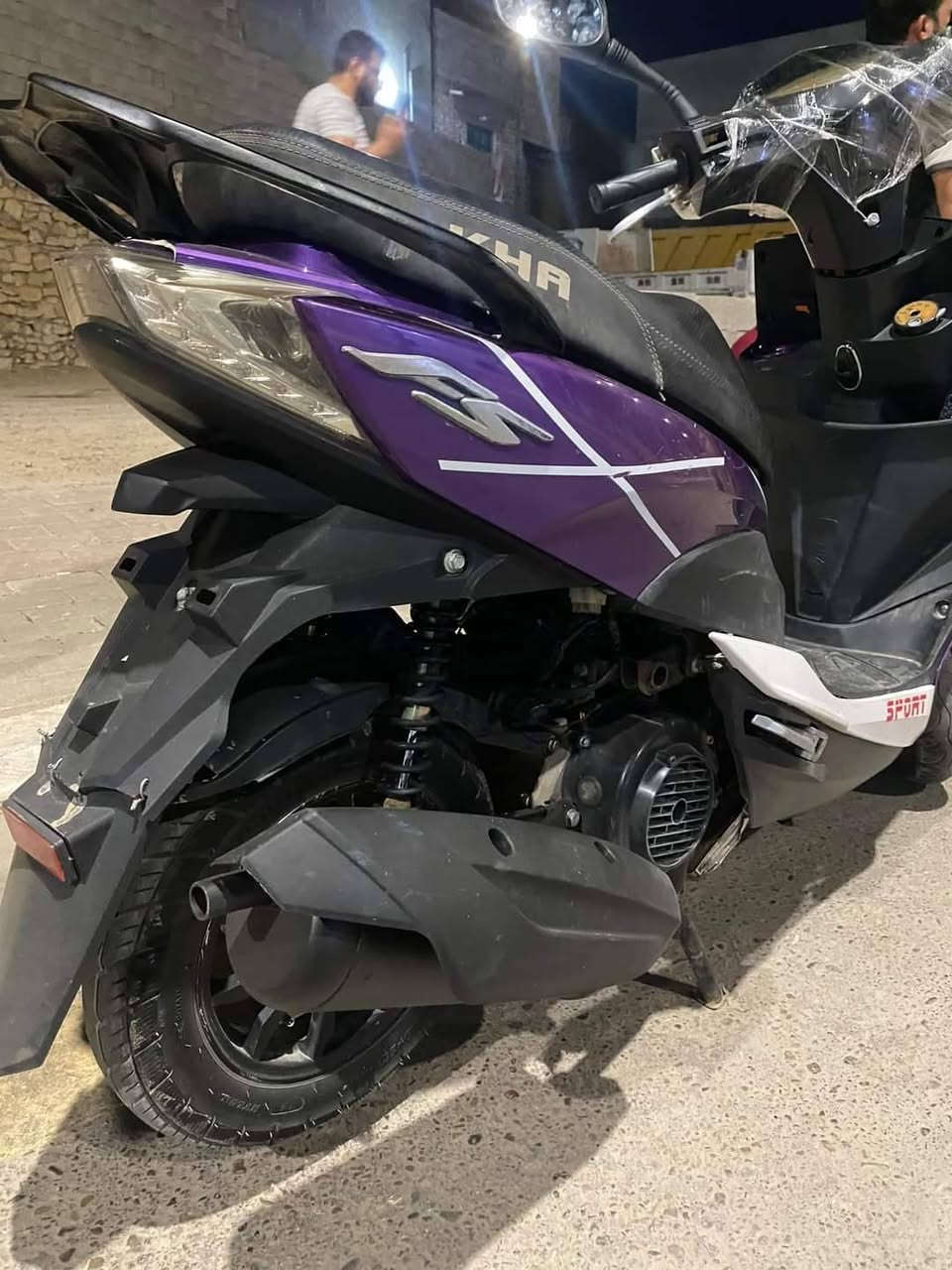 السلام عليكم ورحمة الله 
دراجه FS نظيفه كلشي شغال بيهه  محرك تخم تاير ماتخلي عليهه لو ربع 
 اي استفسار الرجاء الاتصال 
***********
