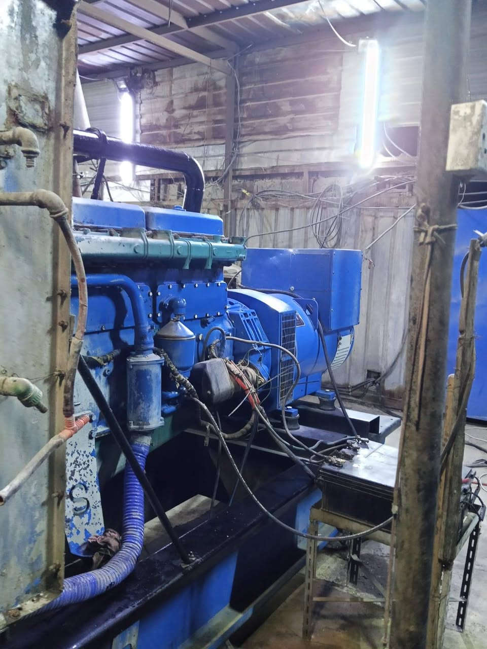 سكانيا ١١٣ بم ٨٨ ستندر لاصرف ولابخار توليد ٢٥٠ كيفي ستندر   راديتر جديدا  شرط تاخذها على الحمل للاستفسار اتصال ***********. يوجد وتساب
