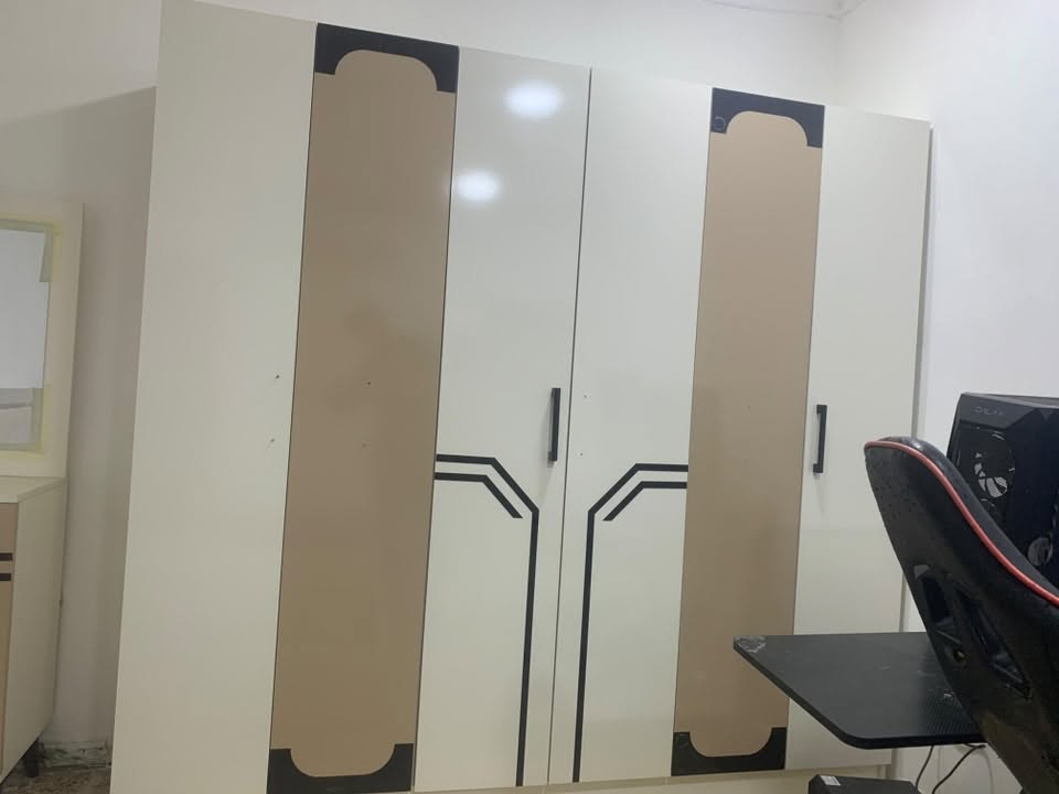 سلام عليكم غرفه خشاب للبيع

سعر ٢٥٠
شراي اتصل ***********

