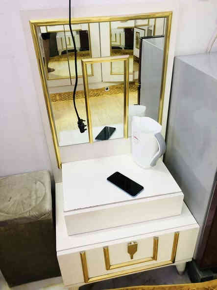 سلام عليكم غرفه تركيه نضيفه ٨ قطع للبيع سعر خاص ***********
