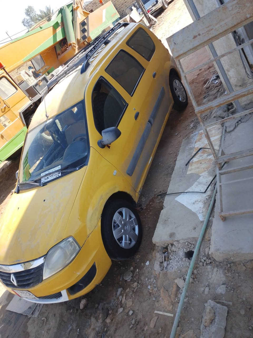 رينو 7راكب موديل2010مكينه وكير مكفولات تخم تاير السعر 40وبيهه مجال مبايل***********
