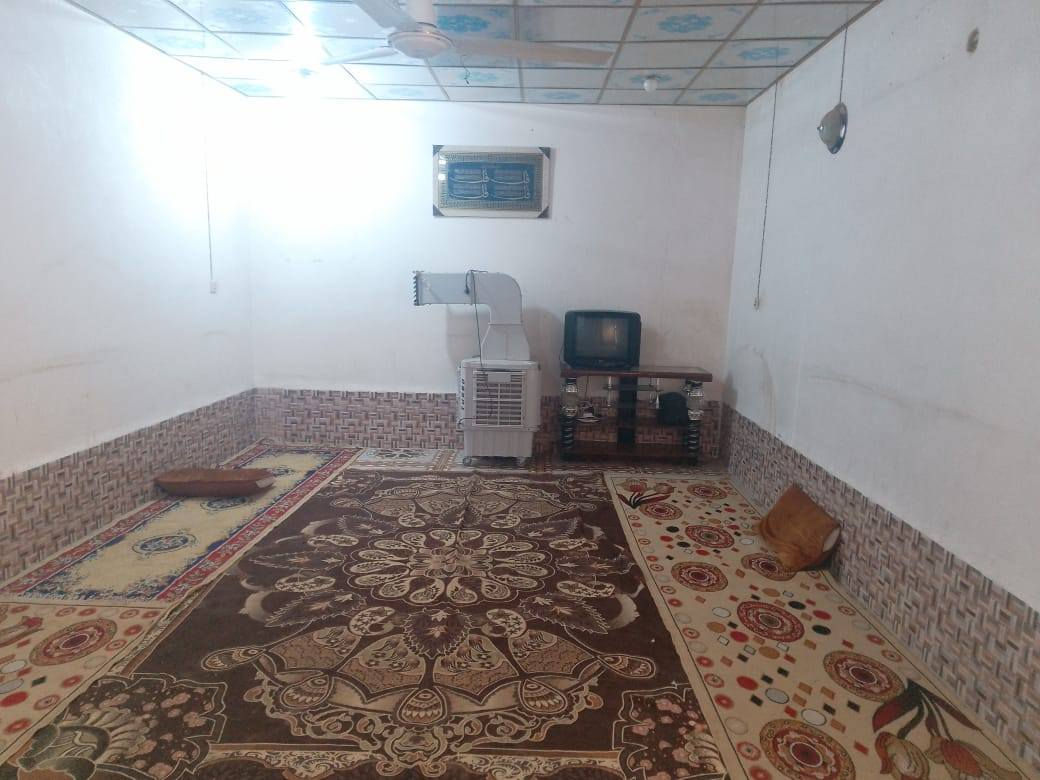 منزل 130 متر عمود 141 خلف شارع ياحسين تفاصيل البناء غرفه نوم 5 في 4 الصاله 10 في 6 المطبخ بسيط  الستقبال 8 في 4ونص البناء بلوك اربيل السقف عكاده فرممستون مصبوب الوجه 6 في 20 حمامات داخليله وخاريجي الاساس طابوك جمهوري السعر المطلوب 50 بي مجال*********** طابو زراعي
