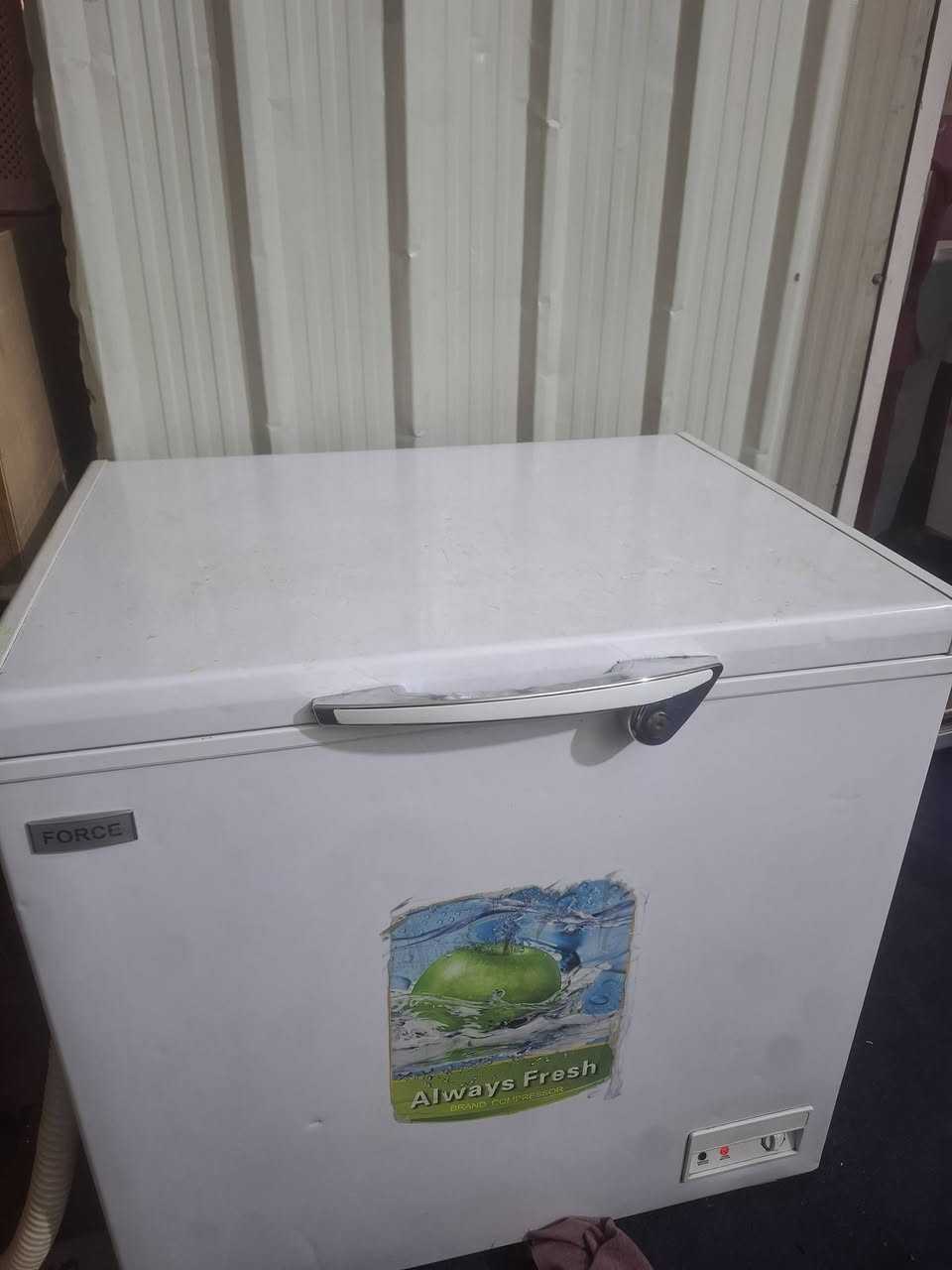 جرباية ام النفر السعر ٥٠الف  عدد ٥
ثلاجة الحافظ حجم كبير ٣٥٠
مجمده حجم صغير ٣٠٠
كنتور بابين السعر ١٠٠ الف
كنتور ٦ ابواب ملحق صاج ٣٠٠
مبردة برفاب سعر ٥٠ 
***********
