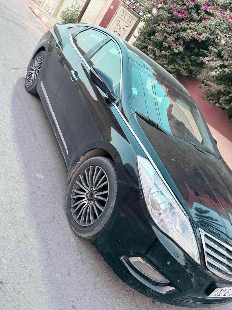 السلام عليكم اخوان 
للبيع 
ازيرا 2013 خليجي مكفولة فول مواصفات السيارة بدون ضربة بدون صبغ السونار موجود بالمنشور مكان السيارة ديالى 
رقم أربيل 
تحويل مباشر 
ماشية 280 ألف كيلو
سيارة كير محرك حدادية تايرات كلة جديد
سعر 120$  
تواصل ***********

