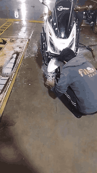 دراجه مستعجل على بيعته عندي ضرف ***********
