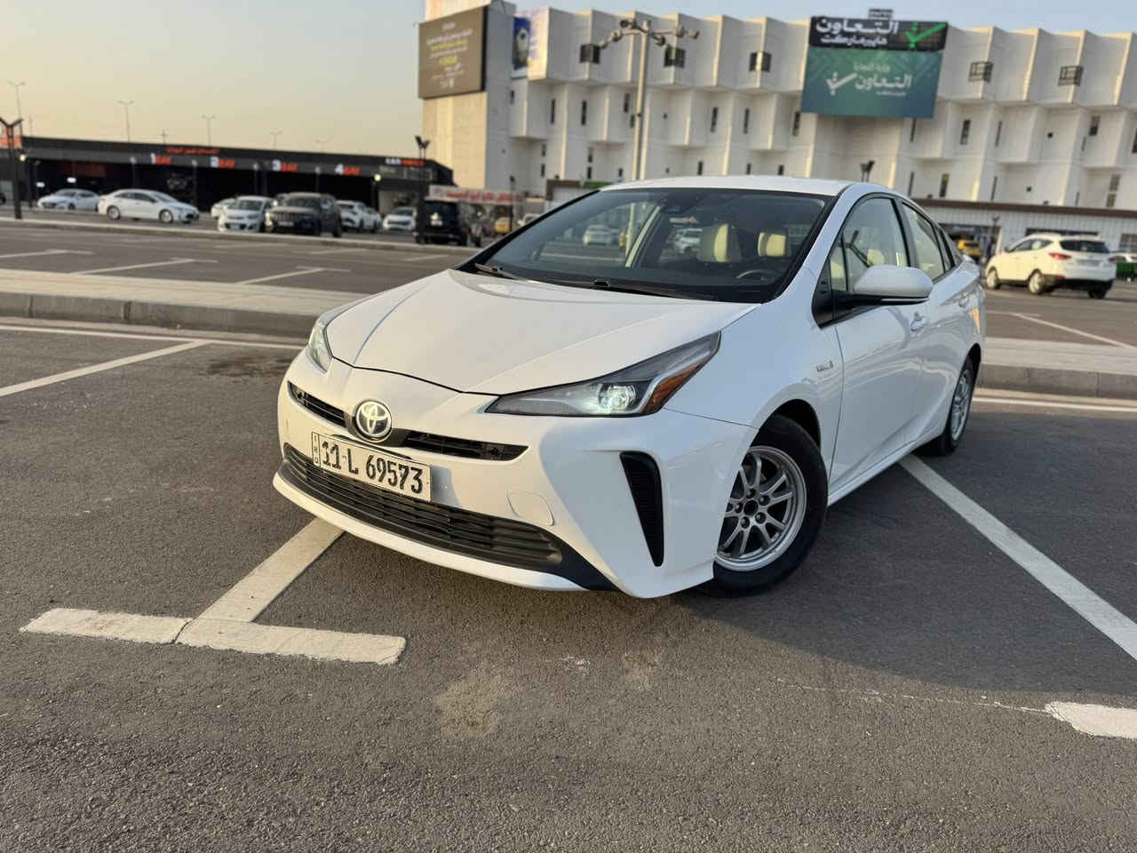 للبيع 
تويوتا بريوس هايبرد موديل 22 
ماشية 66 الف 
الضرر موضح بلصور بدون دواخل 
السعر 135 وبيها مجال بسيط 
***********
