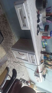 اخوان عندي هذا الميز طول مترين اخو الجديد رايد ابيعة السعر 100الف للتو...