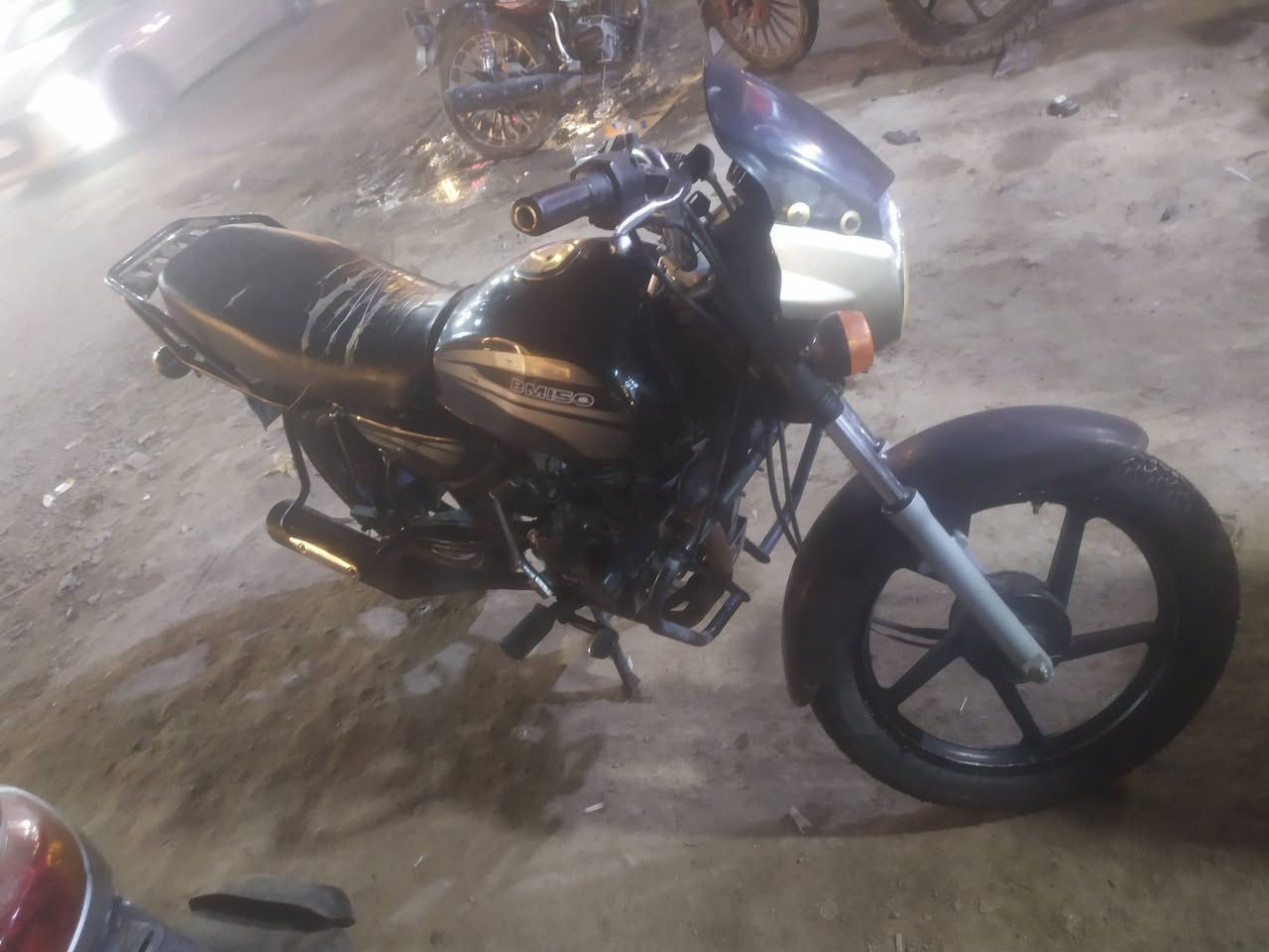 السلام عليكم دراجة BM150 
للبيع دراجه خير من الله مابيها نقص 
كامله من كلشي نكره سلف 
600 وبيها مجال
مكاني الكاظمية *********** وتساب
