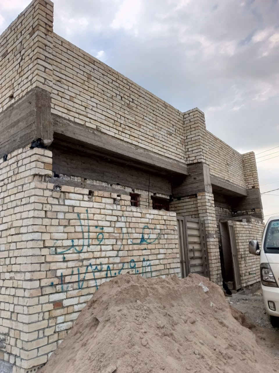 يالله سلام عليكم اخوان يوجد بيت مساحة 50م قيد الانشاء موضح بلتصوير  البيت يصير بصف الركن مباشرة الستفسار *********** السعر 44 وبي مجال تاخذ مفتاح كامل @إشارة
