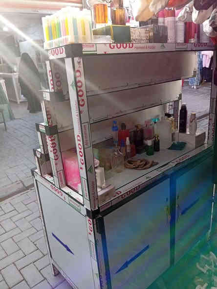 السلام عليكم متاح ميز  مع عطور مركزه فرنسيه 50 تقريبا ربع مع علب مع شيشة عطور 13درزن عطور للاستفسار الاتصال مكاني كوت مركز المدينة  سبب البيع غير متفرغ ***********
