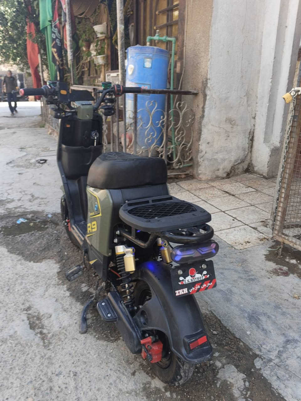 سلام عليكم 
R9 2025
للبيع بطاريات جدد قبل سبوع شديتهن كبار 32 امبير يمشنك 50 كيلو بشحنه الوحده
اشاير لايت عالي ناصي دبل اشاره كلشي شغال هورن 
شاشه وكشف الاعطال شغال 
نظام P R شتريد كامل مكمل 
دبلاته حلوه
فقط فطور بالكفر الامامي وما مأثره بشي تكدر تسويهن
بصمه وسويج
سرعته الحقيقه 75
السعر 370 وبيها مجال بسيط حك جيتك
مكاني بغداد العلاوي
***********
