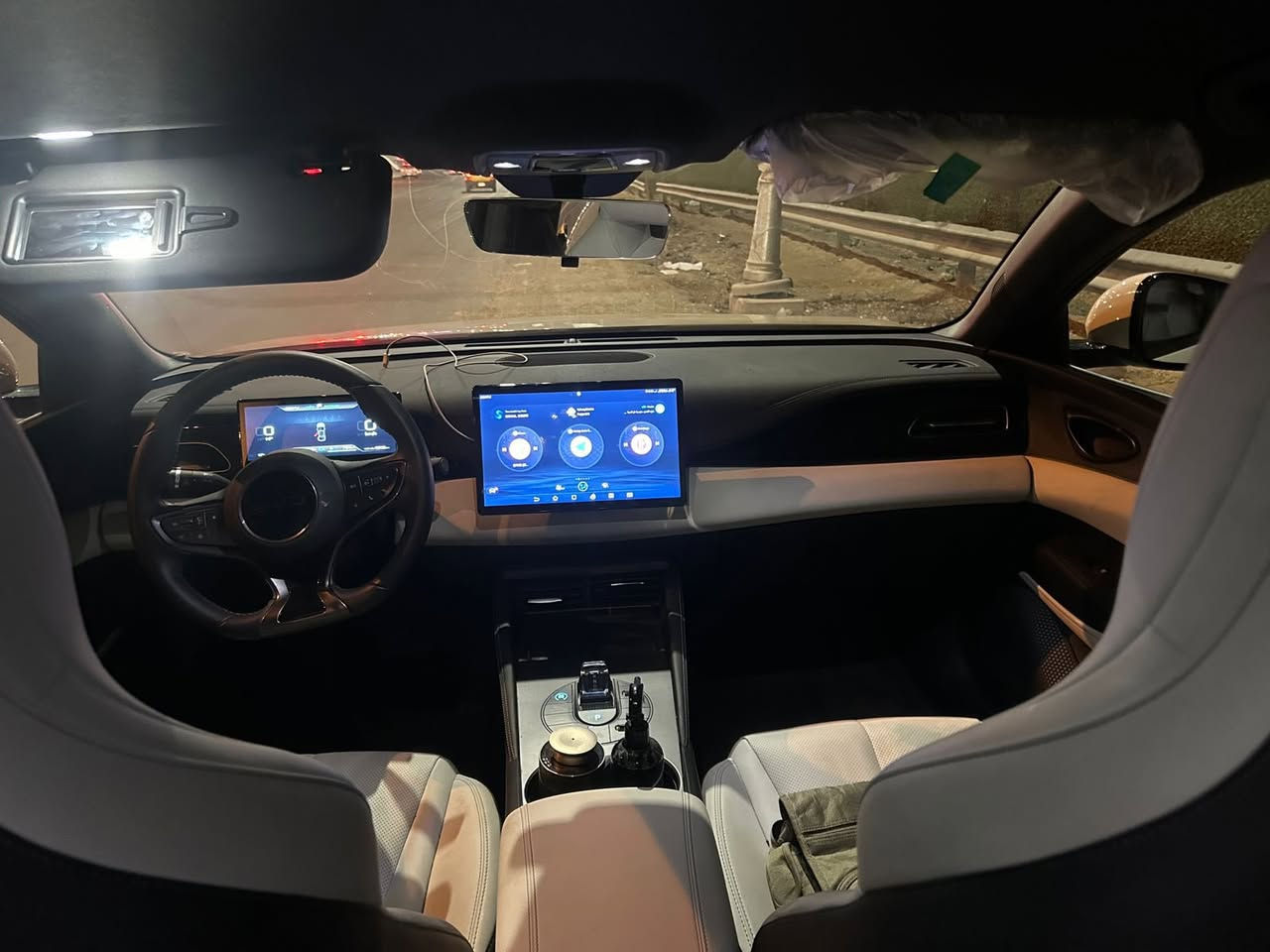 السلام عليكم..سيارة بي واي دي سيل6 موديل 2025ماشية 5000 متر يعني زيرو لون حليبي داخل ابيض جديده حساسات امامي خلفي كامره كل اتجاهات السيارة نازل بيها كل البرامج ومتحدثة اخر تحديث مع ملحقات كاملة متوفرة ومامستخدمات ابد تواصل *********** مكاني بغداد
