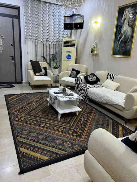 مشتمل للبيع مساحة 80 متر بناء حديث 2024 حي الجهاد مربع الطائي  بناء من الاساس ضلع منفصل شغل درجة اولى  واجهة 4 نزال 20  يحتوي على 3 غرف نوم صحيات عدد 2 ارضية مرمر بيت جديد وحلو 🙏👍🏻👍🏻🏠 ***********
