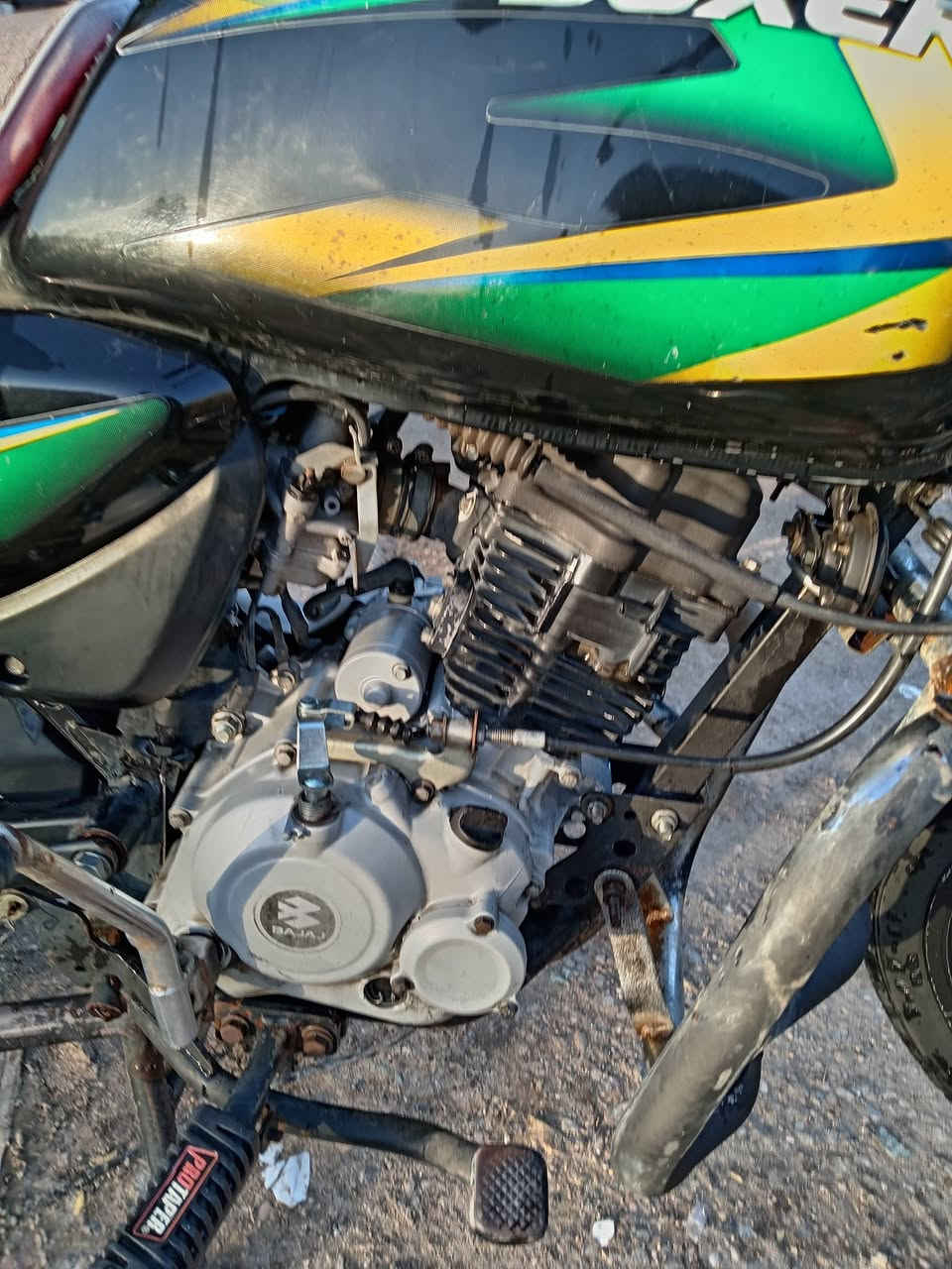 السلام عليكم دراجه بوكسر للبيع موديل 21اوراق كامله جاهزا للترقيم شركة الغبور القلم السعر 900 وبيها مجال مكاني بغداد ***********
