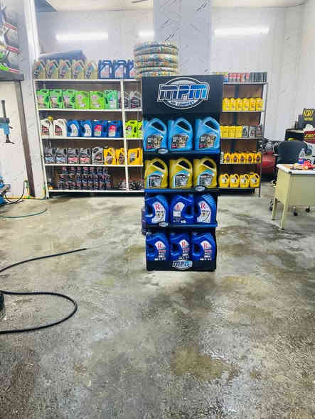 محطة تبديل دهن وغسل وبنجر العنوان مدينه قطاع ١٦ مقابل قطاع ٢٢ قرب تقاطع السفارة للستفسار *********** السعر ١٧ مليون وبيها مجال
