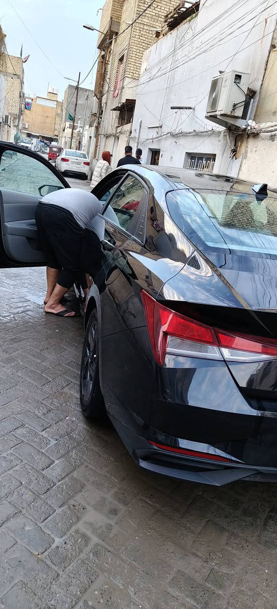 السلام عليكم  السعر مدري🤐
هيونداي النترا موديل 2023
مواصفات :- ( محرك 2000
 دوش ، بصمة ابواب 
+ صندوك + تشغيل 
، تشغيل عن بعد ، 
شاشة ابل كار بلي ،
 كاميرا خلفية دواره 
، فول تحكم ستيرن 
، مانع تزحلق ، تحديد مسار
 ، قيادة ذاتية ،  + مانع تصادم ، 
نقاط عمياء جانبية ، ويل كب ،
 وباقي المواصفات المعروفة ) 
((حادث موضح بالصور شبر 
بارد بلجاملغ وشبر صبغ بلبنيد
 بدون دواخل ليبل واحد ماشية 34mi )) 
بدون ايرباك
االعنوان بغداد م/الصدر   
الاستفسار على رقم الهاتف ***********

