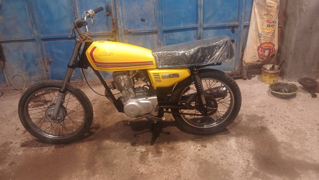 سلام عليكم للبيع دراجه   شلامجه   مكنه ناعمه  كلش  دراجه دوات مكفوله من سرقه.  سعر  ۳۰۰    مكاني البصره ابي الخصيب   رقم الهاف ***********
