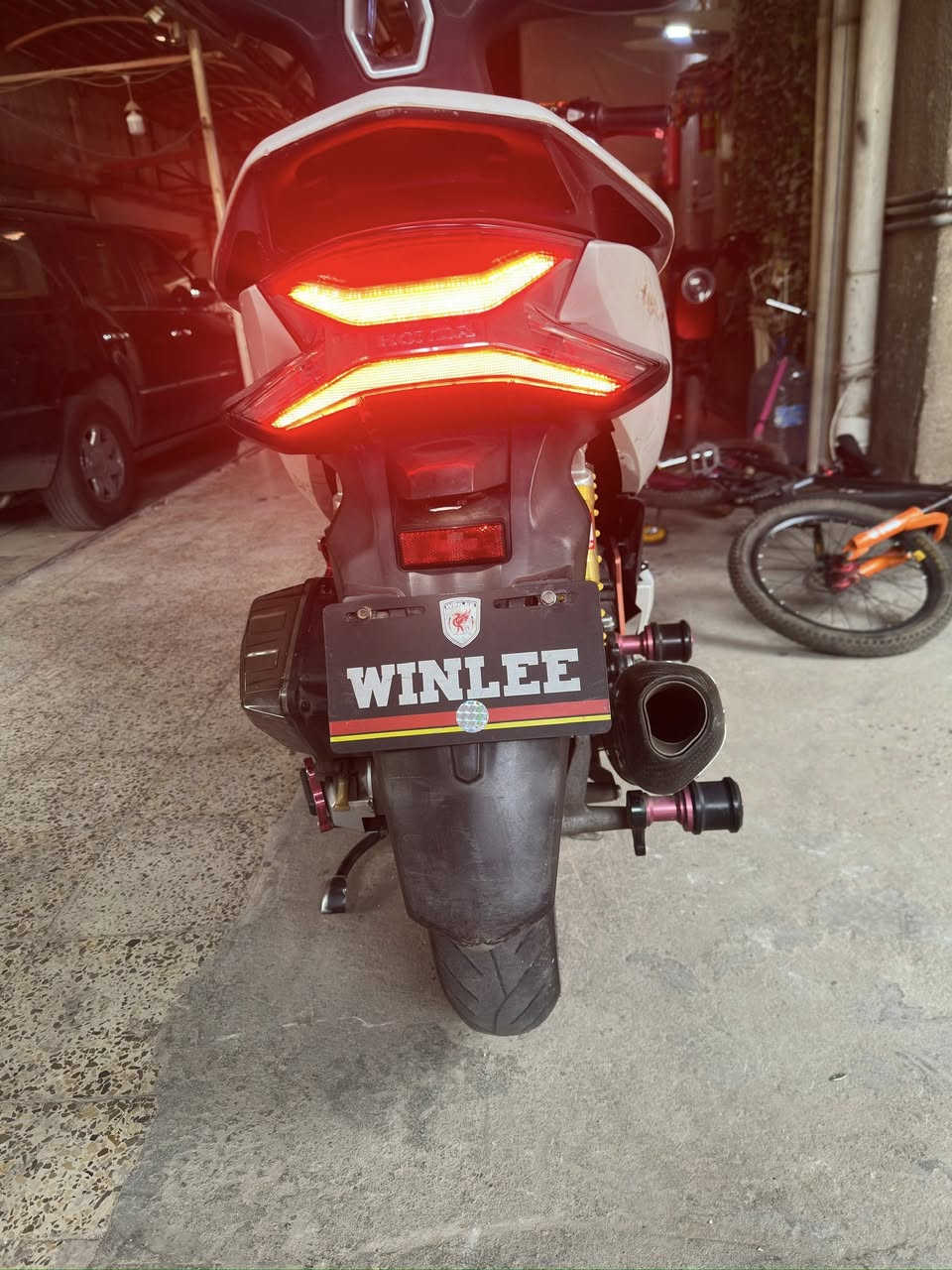 Pcx 
جيل ثالث كوري 
محرك125cc
يولد دراجه كامله مكمله مكفوله كفاله مكينه 
دراجه مزوده 
بصمه ومفتاح احتياطي
مواصفات 
يدات تدفئه
حساس ازدحام
بصمه 
دراجه فول بانزين محسن ودهن موتل
شباب رايدهاً 20 ورقه قفل 
اوراق مابيها اسويلك مكاتبه 
رقمي 
***********
بغداد: وين متريد 
اتصالات مارد بس رسائل
