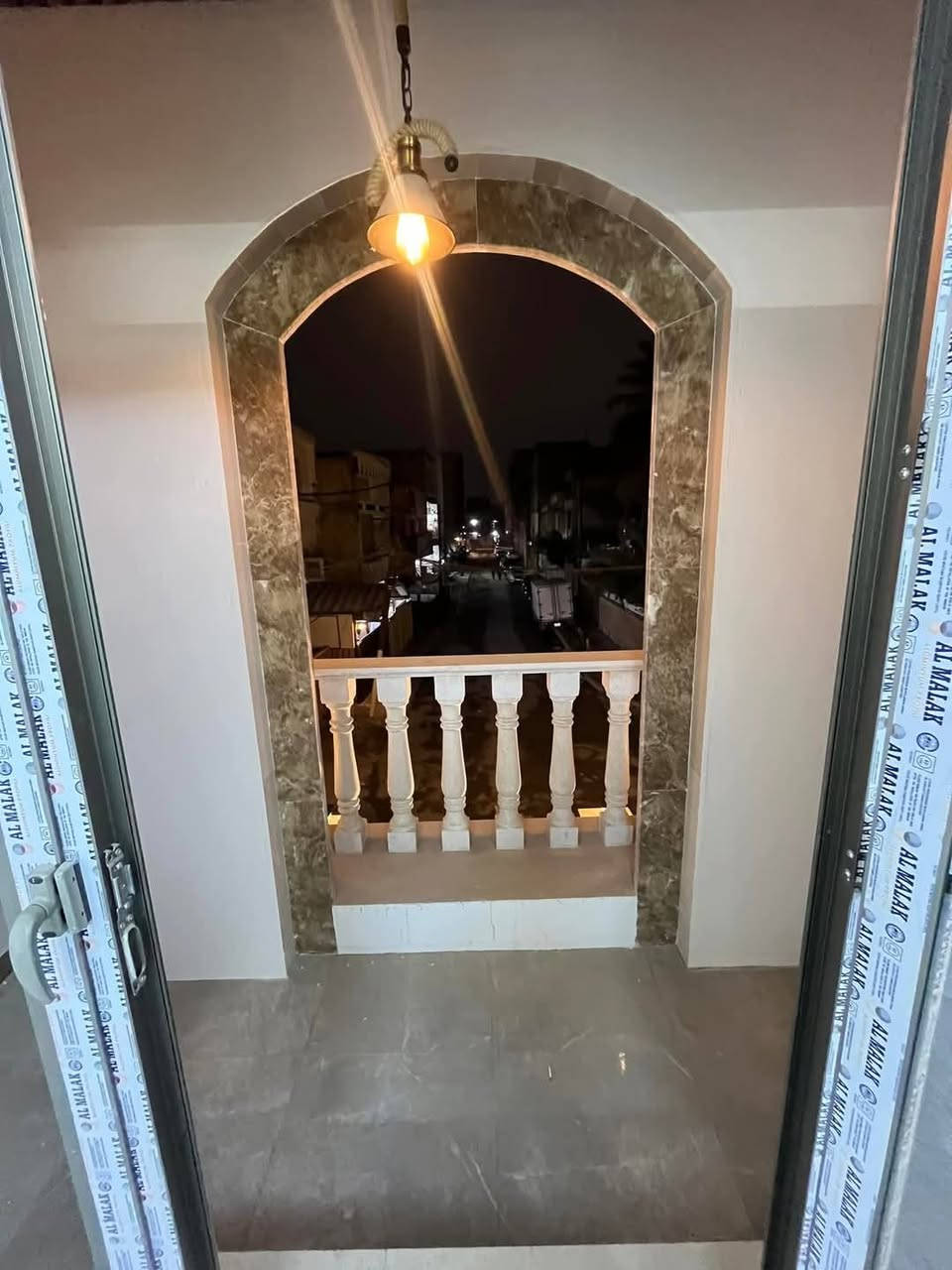 دارللبيع بناءحديث طابوصرف الاعظميه مساحه ١٠٠مترواجهه ٤ونزال ٢٥ يحتوي الدار على كراج يتسع إلى سيارة وصالة ومطبخ معزول وهول داخلي وخدمات وغرفه نوم والطابق الأول ٣غرف نوم وخدمات العنوان حي القاهره المعلمين قرب أسواق حيدر للاستفسار ***********
