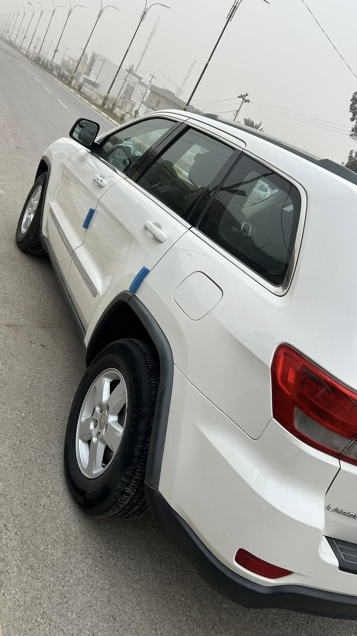 سلام عليكم جيب لاريدو موديل 2012
محرك 6سلندر 3600
وارد امريكي مكفول 
بصمه ابواب وتشغيل
مانع انزلاق 
مثبت سرعه
رقم ديالى مميز دولي
كشن جلد وكهربائي 
مواصفات لاريدو معروفه
ديالى المقداديه
السعر 175 وبيها مجال 
للاتصال ***********
