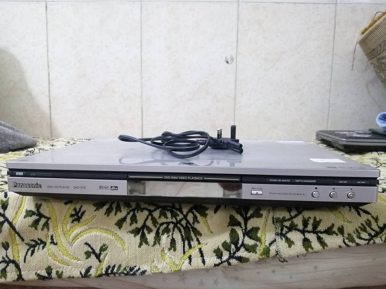 السلام عليكم
دي في دي بنسونيك بدون ريمون
لجهاز نضيف بيمعنه لكليمه
السعر ١٥ نهائي
توصيل موجود
بغداد ٥ألف


**إذا كنت صاحب هذا الإعلان وتريد حذفه لأي سبب، رجاءا أرسل رسالة إلى الدعم الفني**