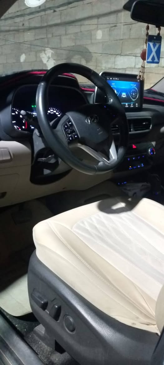 سلام عليكم
توكسان 2020 خليجي 
سياره فول مواصفات للخير 
رقم اربيل باسم شركه
محرك 2000دوش
ماشيه 60الف فقط 
سبير منازل 
بيها بارد شبر بل بنيد 
 حالوب بل بنيد 8فقط
شرط سياره بل كارتون 
واحله من صور 
سعر 200 وبيها مجال 
***********
