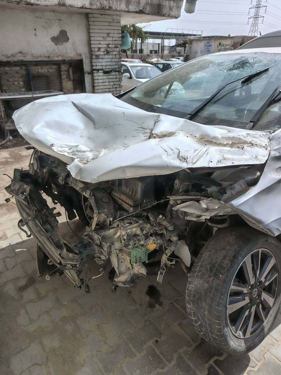 السلام عليكم
نيسان فيرسا 2021 
رقم قادسية معوقين بعدلها سنه وتفك 
ابيعها على وضعيتها (مطلوبة ٤ ورقات غرامه) 
السيارة كفالة كير ومحرك 
ماشية 60 الف فقط
مكاني نجف
قيم وشوفها وانطي سعرك 
***********
