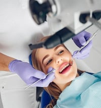 قلع أسنان • تنظيف أسنان • حشوات مجانية