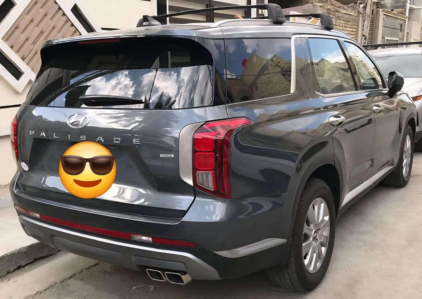 هونداي بالسايد
Palisade
◻️ ســـــــنة الــــصـنع : 2025 فئة sel
◻️ الــمسافة المـقطوعه : زيروو 1300ميل فقط
◻️ ناقل الــــــحركــة :  اتوماتيك
◻️ ســــعة الـــــمــــحرك : V6 3.8L
◻️ لــــــــون الــــســـيارة : فيلي
◻️ لون الــــفـــــرش : ابيض

⚪️ مميزات السيارة :
▫️7 مقاعد 
▫️مقاعد كهرباء
▫️ميزة Auto Hold
▫️تثبيت سرعة 
▫️ كاميرا خلفية
▫️ وضعيات قيادة محرك
▫️وضعيات قيادة للطرق الوعرة
▫️تدفئة مقاعد
▫️شاشة وسطية تدعم Android Auto , Apple CarPlay
▫️تكييف خلفي منفصل
▫️اضاءة LED عصرية
▫️مقابض تبديل سرعة
▫️تثبيت سرعة على المنحدرات
▫️مأخذ شحن للجوال
الحادث فقط البنيد (بدون دواخل لا لغد ولا شاصي)صور الحادث مرفقه ضمن المنشور
📞 للتواصل *********** محمد مندلاوي 
(ملاحظه) سياره رقم بغداد (بأسمي شخصي)                              العنوان_ بغداد /حي جميله
