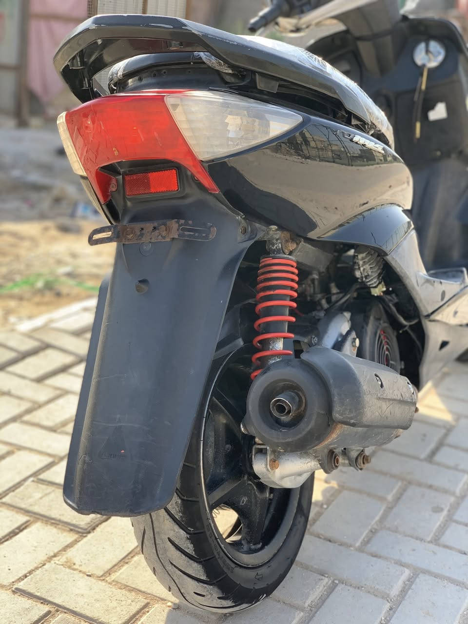 سكنس نضيفه نكره سلف وهندر كهربائيات كلها شغاله كيجات اشاير لايت عالي ناصي اسطب بريك هورن كله شغال ابريكات خلفي امامي قفل جنطه قفل استيرن تايرات جدد گفرات ختم واحد. اسويجين محرك ناعم شلعه معدل اوراقها موجوده واسويلك مكاتبه الدراجة حلوه نقصها بس ترايش مايكلفن ١٠ الاف دينار سعر الدراجة 350 قفل مكاني بغداد العبيدي شهداء الثالثه***********
